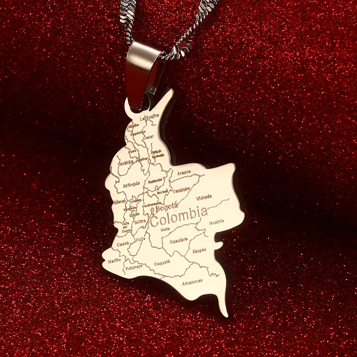 Collana con mappa della Colombia